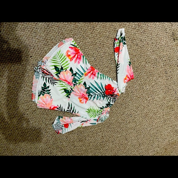 Floral Off-the-shoulder romper - Picture 1 of 2